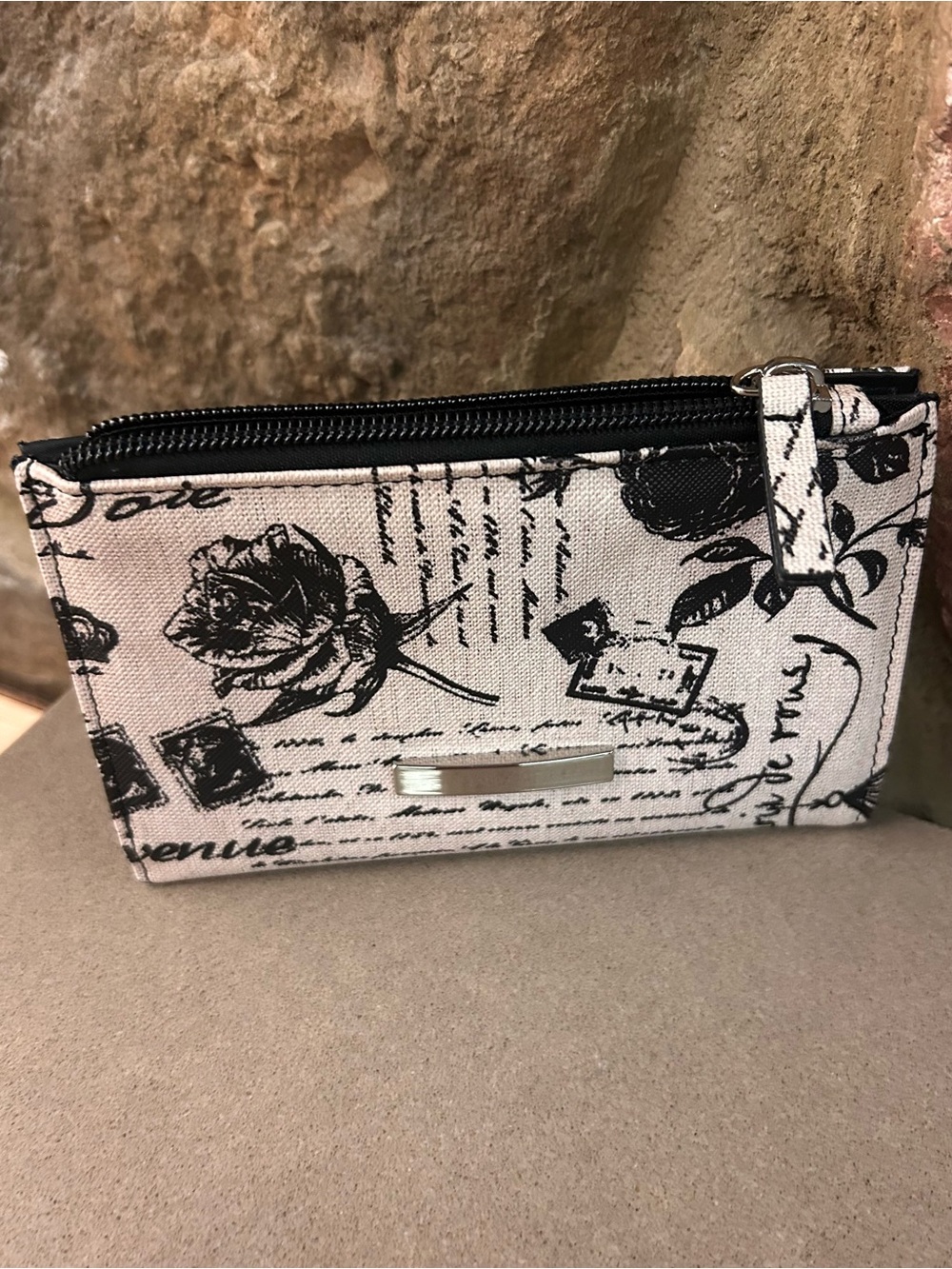 MUNDI Black & White Floral Script Zip Pouch Wristlet